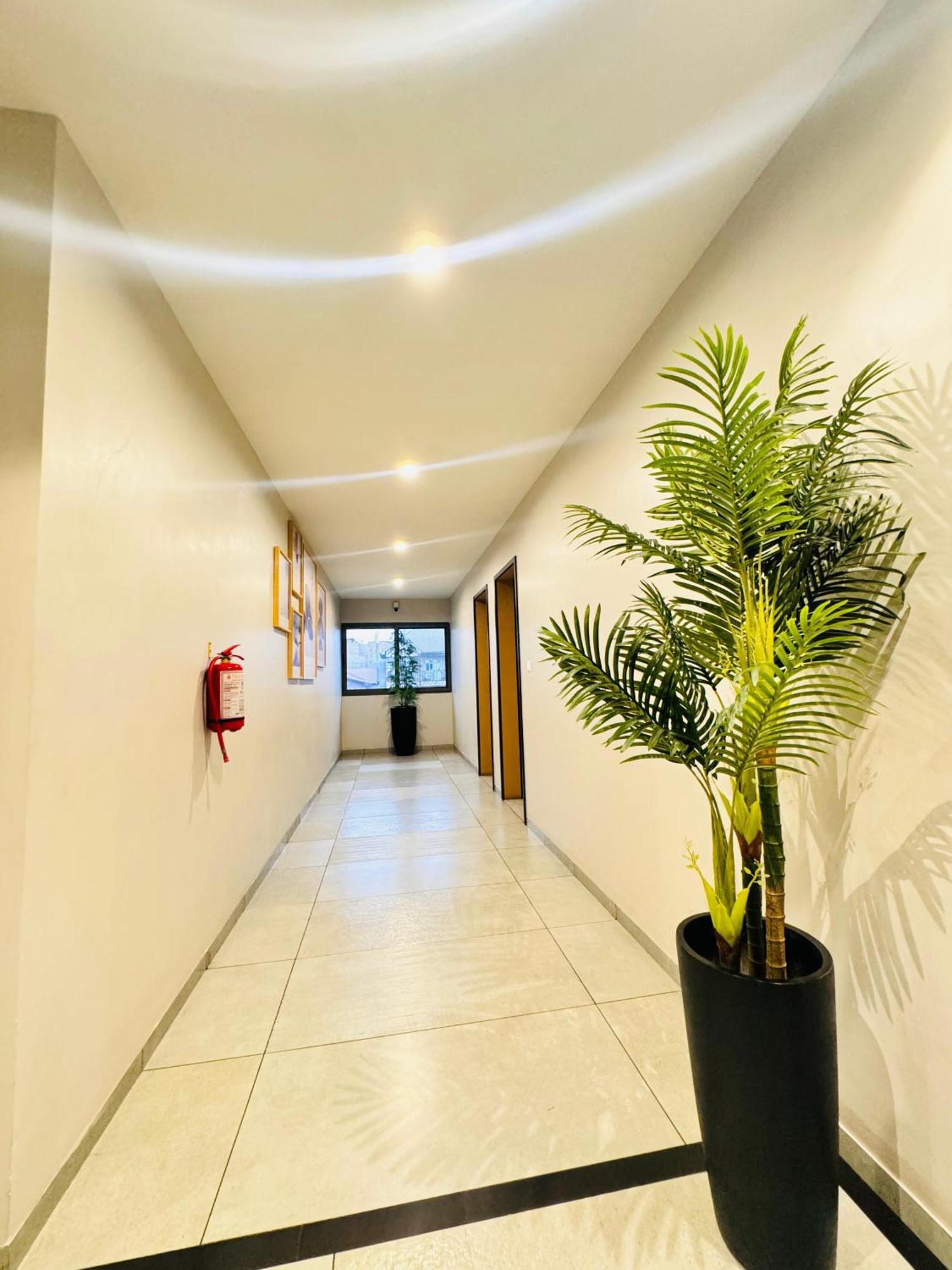 Ixoras Hotel Lemba Kinshasa Eksteriør billede